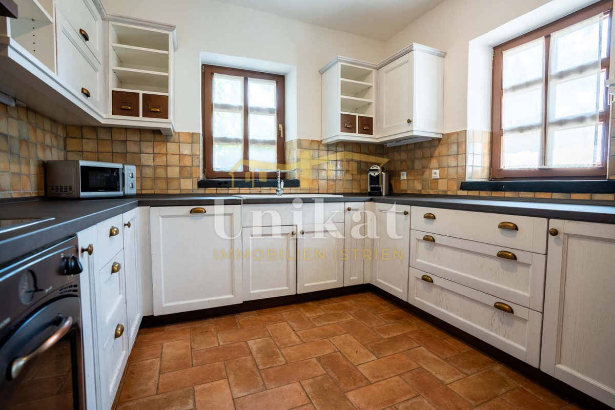 Poreč okolica: Kamnita vila s bazenom